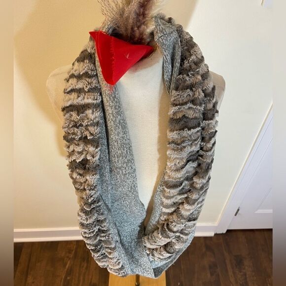 Faux-fur infinity scarf | 13’’x54’’ | Faux- Fur one piece wrap around scarf - Picture 5 of 10